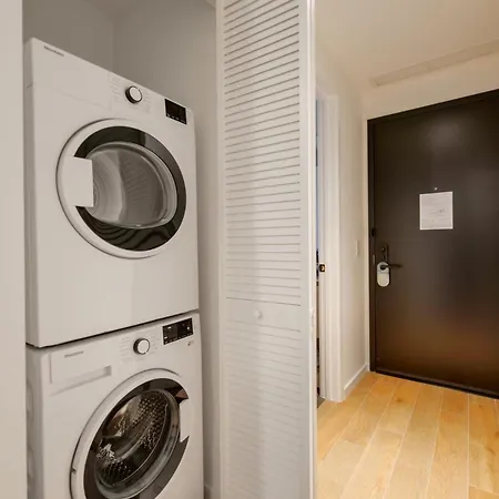 Luxury Studio Steps Away From Bayfront Park Apartment